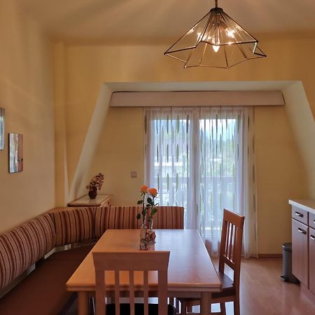 Bungalow & Apartments "Am Deber" Velden - Augsdorf Фельден-ам-Вертерзе Екстер'єр фото
