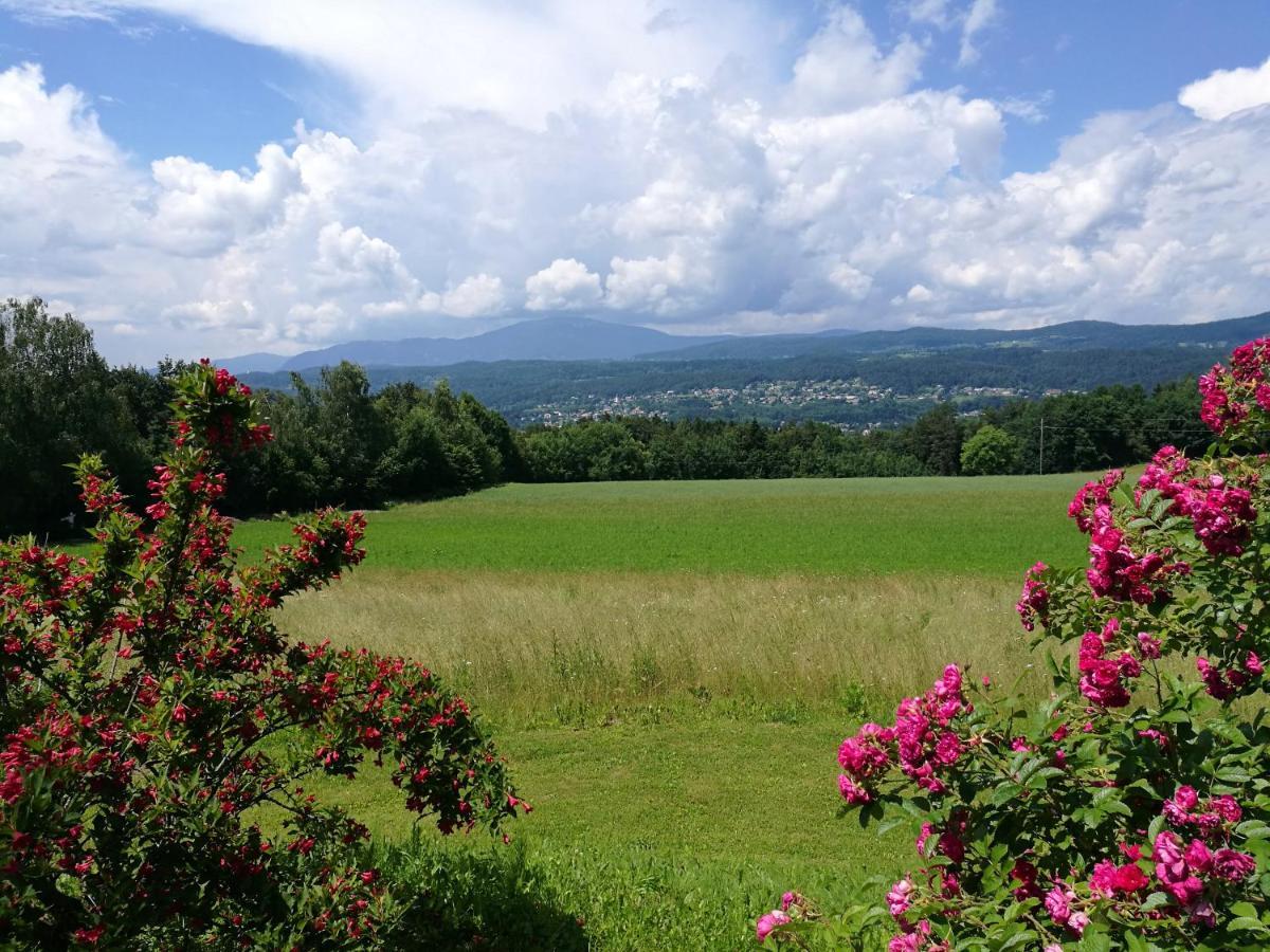 Bungalow & Apartments "Am Deber" Velden - Augsdorf Фельден-ам-Вертерзе Екстер'єр фото